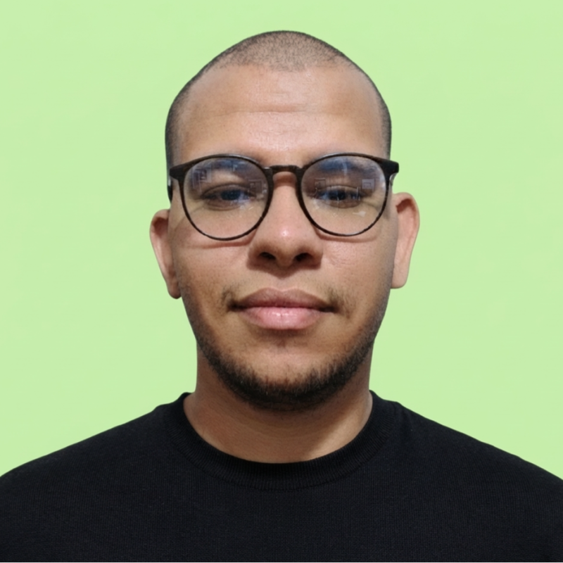 Portrait of Mouad Dliaa, founder of Raise